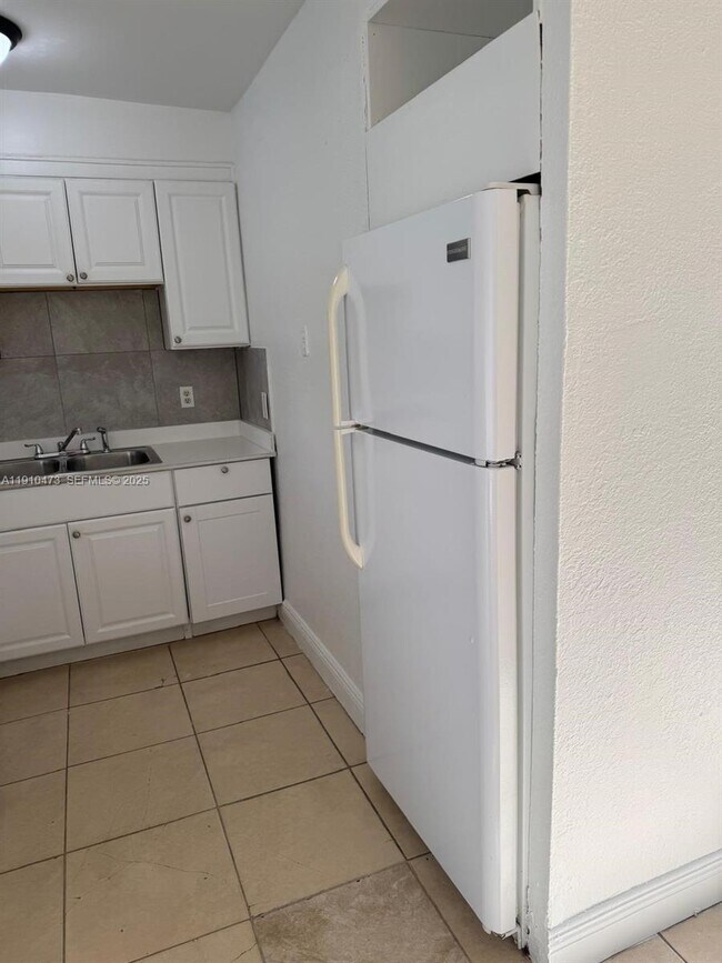 Photo - 1820 Funston St Unit B