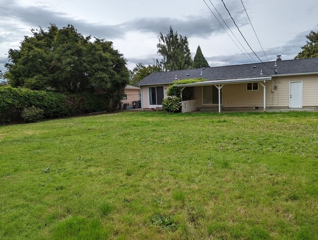 Photo - 3-Bedroom, 1-Bath Home Near River Road In ...