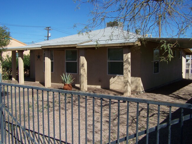 Building Photo - 211 E 1st Ave Rental
