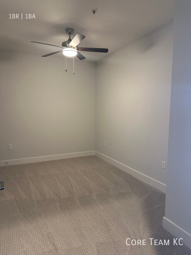 Photo - 106 W 14th St Unidad 1407