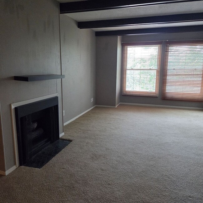 Building Photo - South Lincoln 1-bedroom apartment