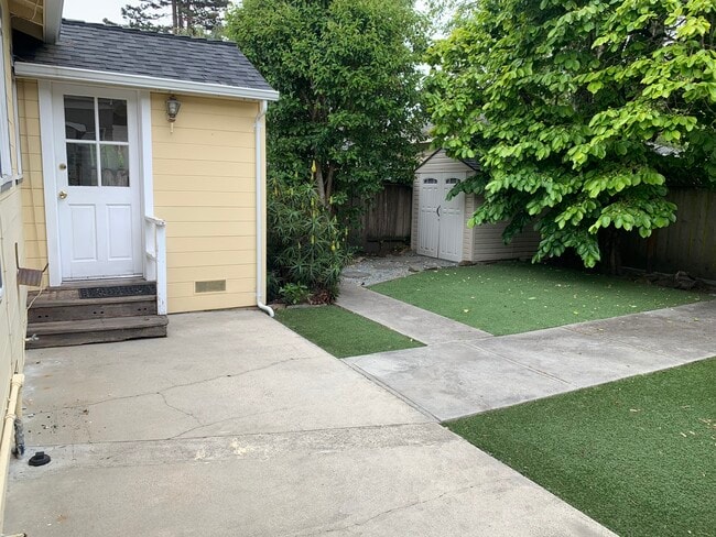 Photo - 415 Laurent St