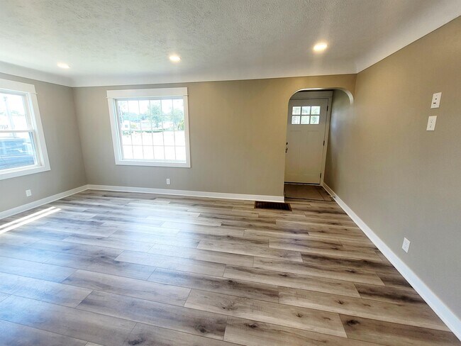 Photo - 3052 Burlingame Ave SW