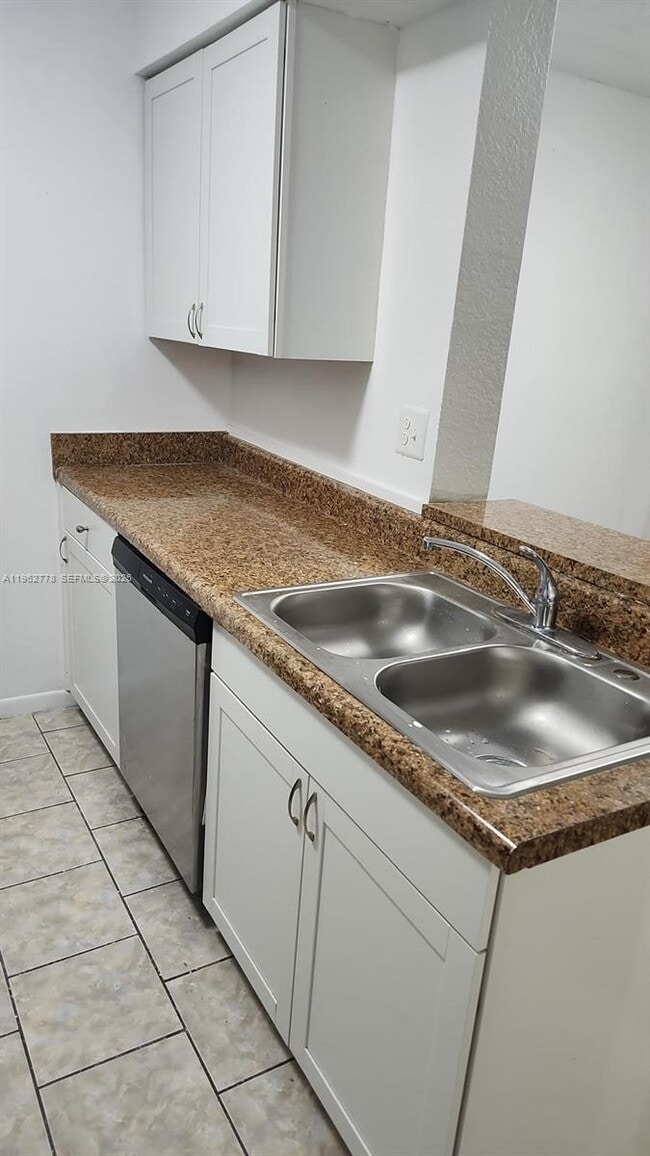 Photo - 2850 N Oakland Forest Dr Unit 103