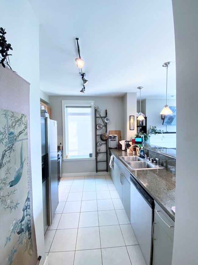 Photo - Lakeside 2BR Condo with Modern Finishes & ... Unit 306