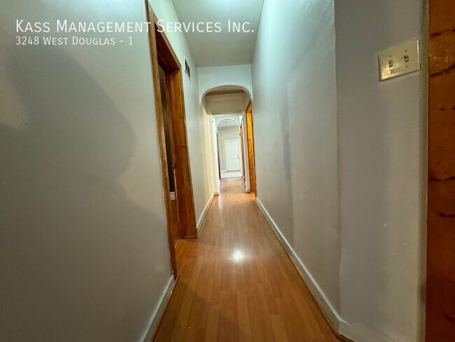 Photo - Douglas Boulevard,  Spacious 4 bed 2 bath,... Unit 1