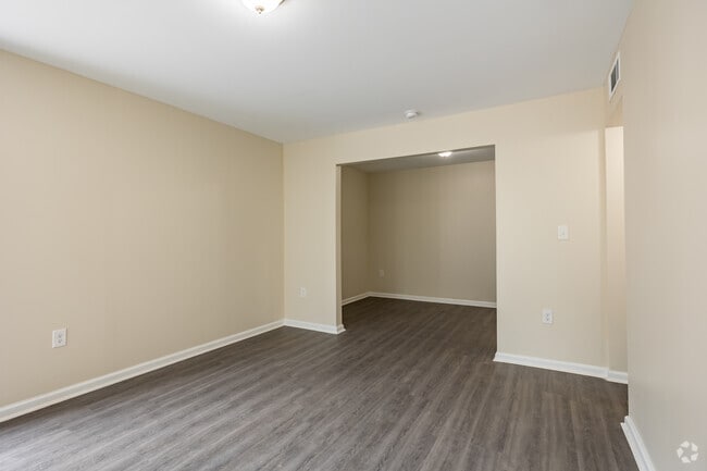 2BR, 1BA - 821SF