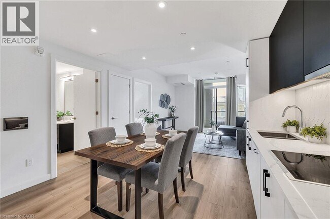 Photo - 741 King St W Unité 306