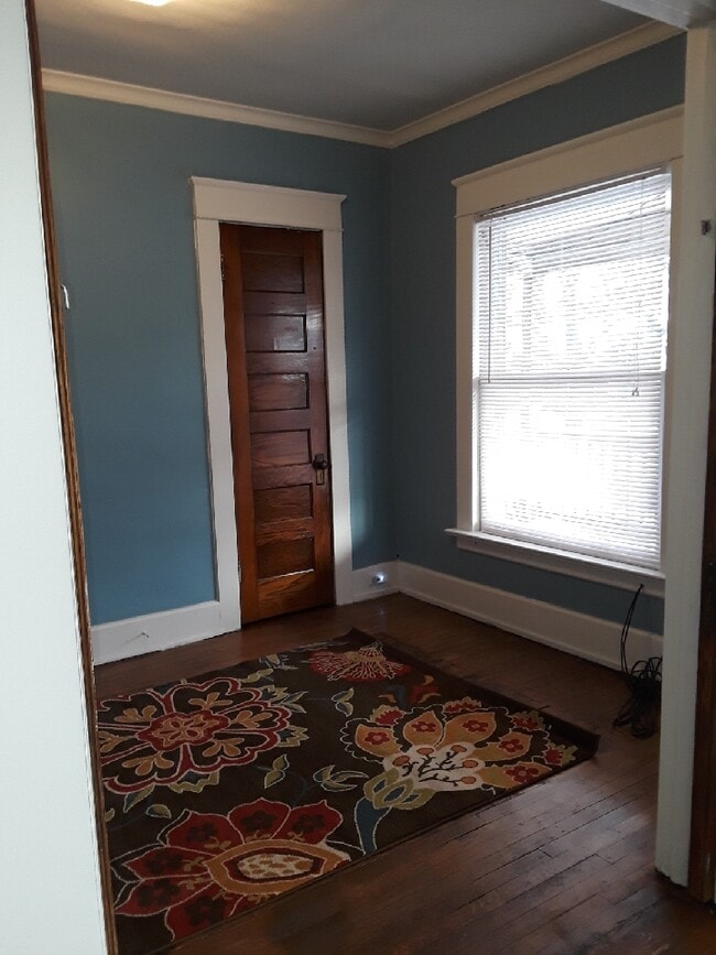 Photo - 630 E 6th St Unidad 2nd flr