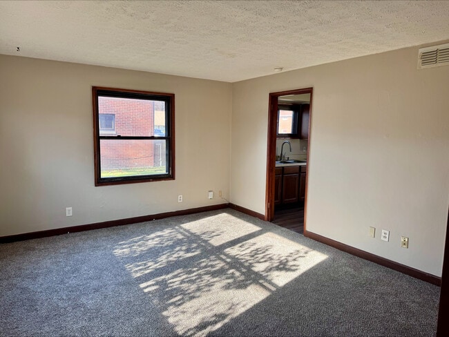 Photo - 1135 Saxe Ave