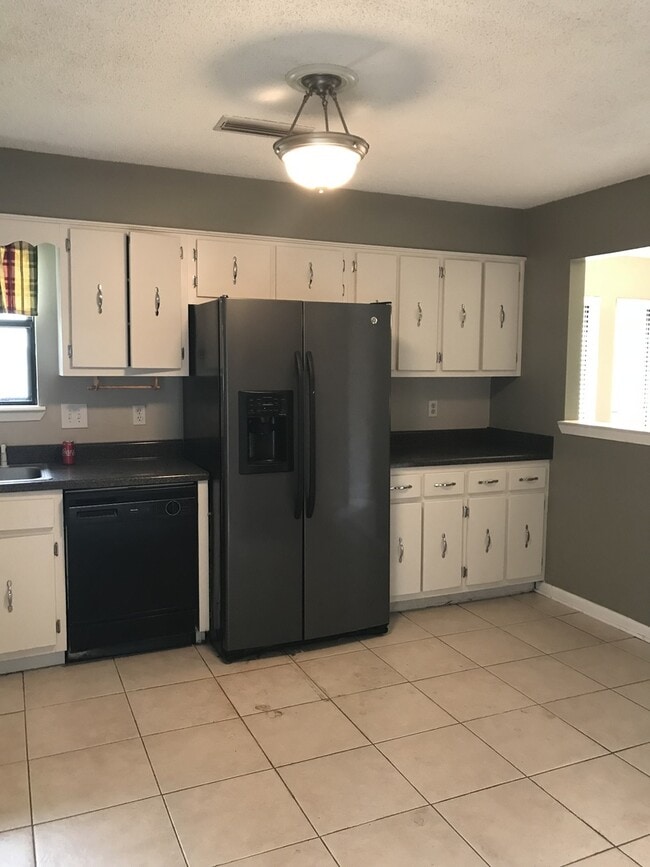 Photo - 3 Bedroom 2 Bath Home - Bartlett