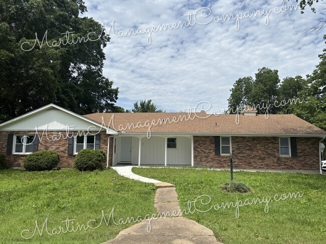 Photo - 201 W Walnut St House