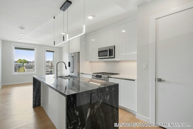 Building Photo - 194 Sumner St Rental