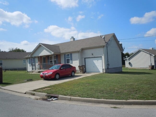 Photo - Large 3br 2ba with garage and privacy fence in Antioch, Tn