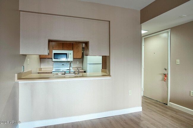 3033 E Devonshire Ave Unit 3032