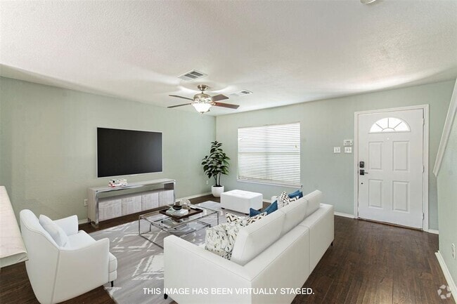 Building Photo - 10923 Menchaca Rd Rental