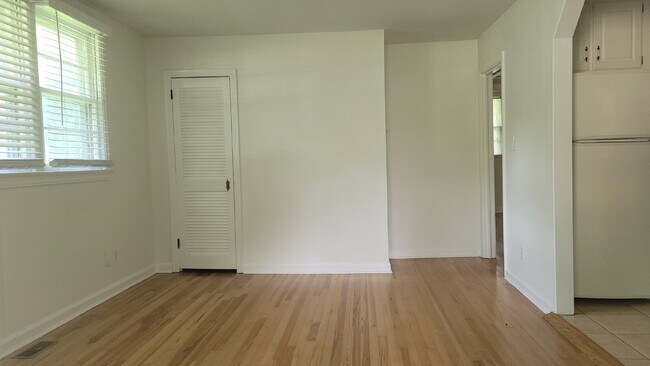 Photo - "2-Bedroom Retreat with Located in the 5 P...