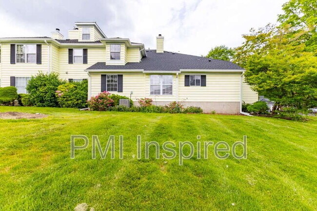 Photo - 2404 Buckingham Cir