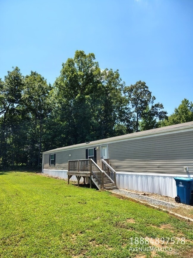 Photo - 323 Old Tavern Ln