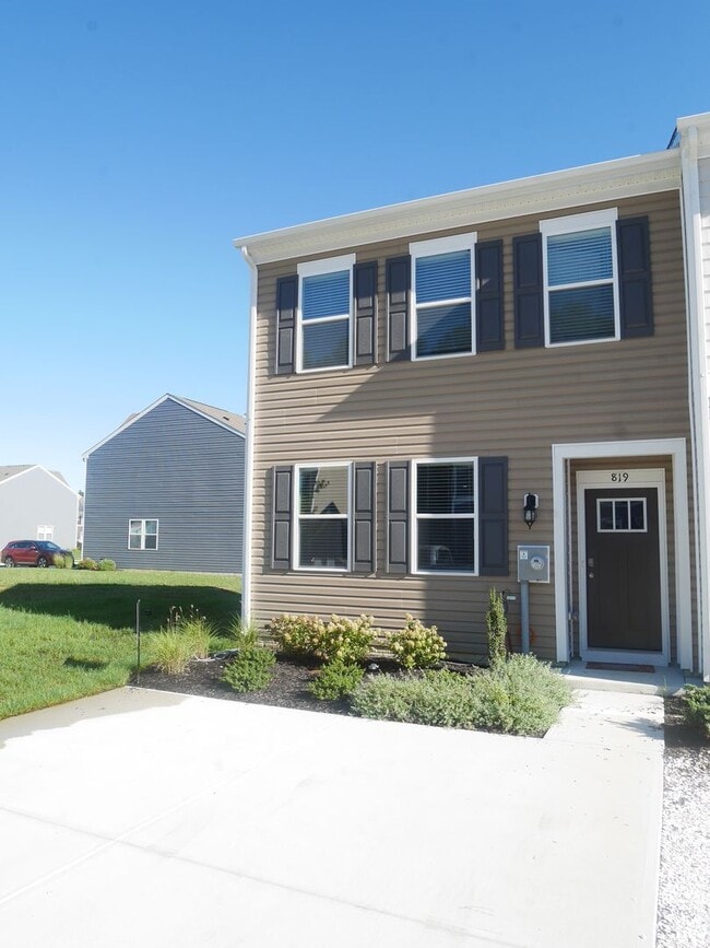 Modern End-Unit Townhouse in Sassafras Mea... - Modern End-Unit Townhouse in Sassafras Mea...