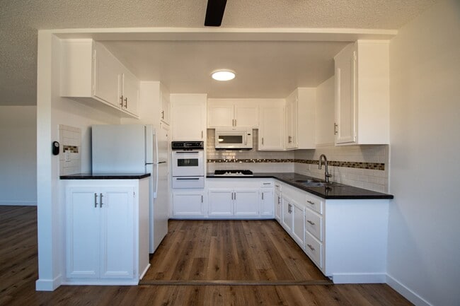 Photo - 6512 Woodman Ave Unit 09
