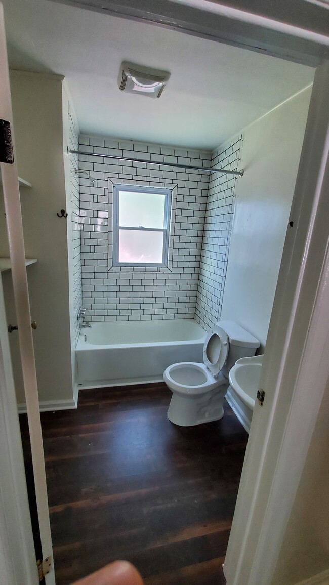 Baño - 1387 Elizabeth St