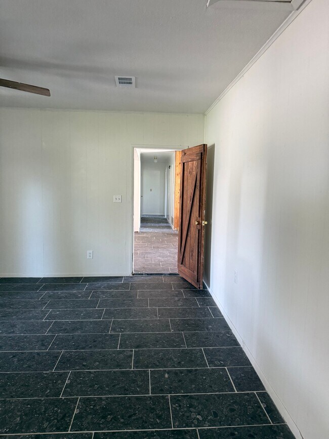 Photo - 705 Pillar St