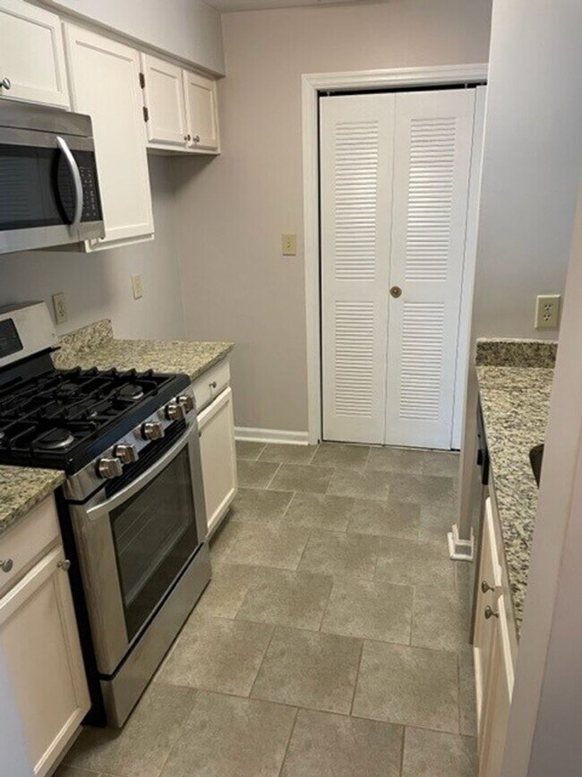 Photo - 712 Ridgefield Dr