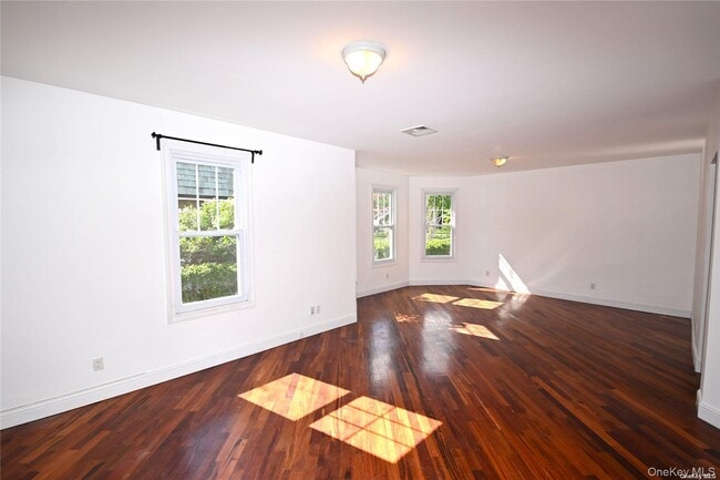 Photo - 21 Arrandale Ave