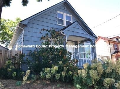 Building Photo - 1124 NE Roselawn St Rental