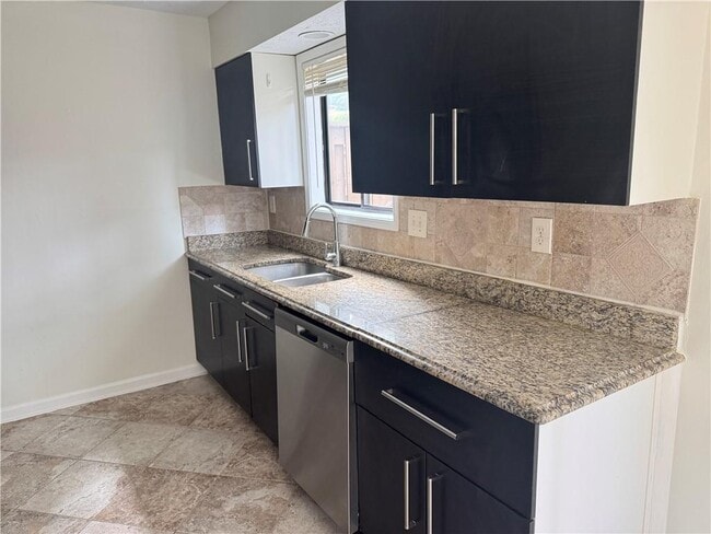 Photo - 2004 Parkaire Crossing