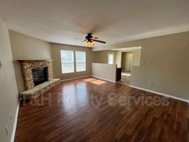 Photo - 1422 Dowell St