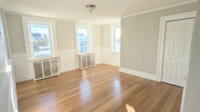 Cozy Living Room with new oak hardwood floors - 536 Bridge St Unit 1