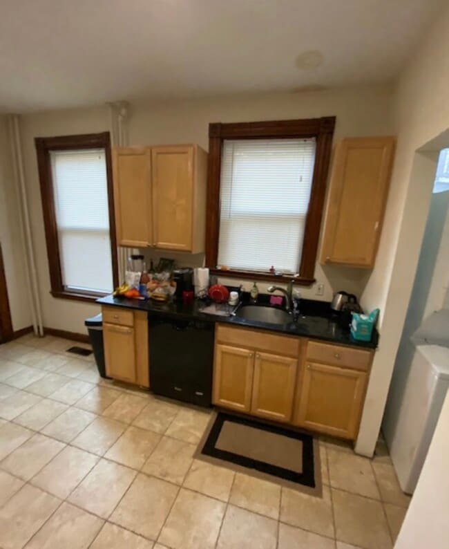 Building Photo - 121 Calumet St Unit 2