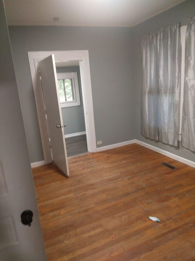 Photo - 121 Baggett St