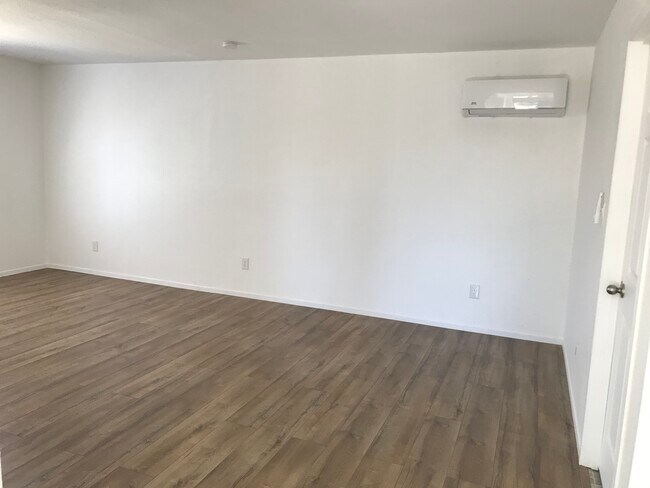 Living Room - 2709 Cardinal Ave Unit B