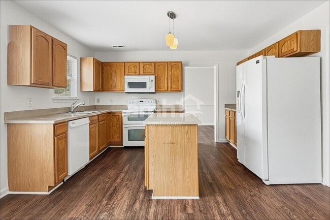 Photo - 141 Sawhorse Dr