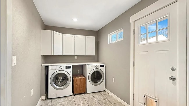 Photo - 2891 S Valentia St House