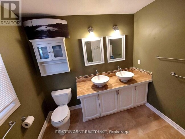 Photo - 880 Leslie Valley Dr