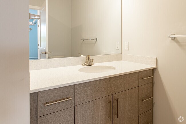 1DEN, 1BR, 1BA - 870 SF