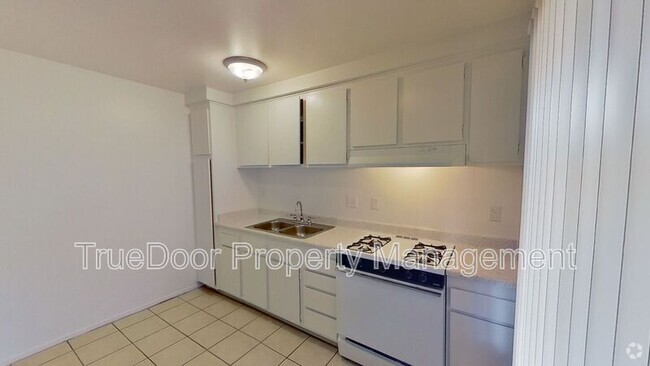 Building Photo - 531 N.Tustin Ave. Unit E Rental