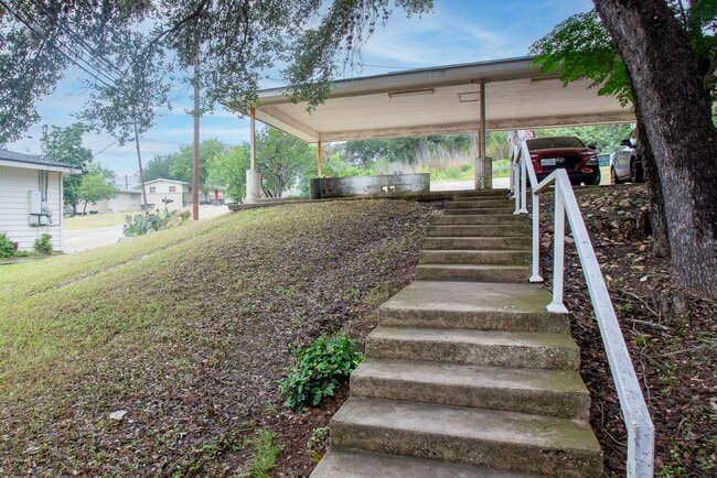 Photo - Massive 3 Bedroom, 3 Bath Duplex