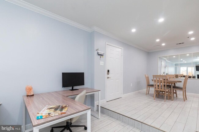 Building Photo - 255 S Pickett St Unit 102