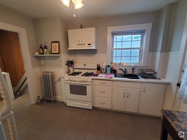 Building Photo - 14 Greystone St Unit 2 Rental