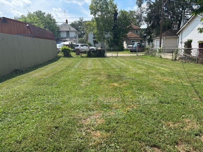 Photo - 708 Elwood St