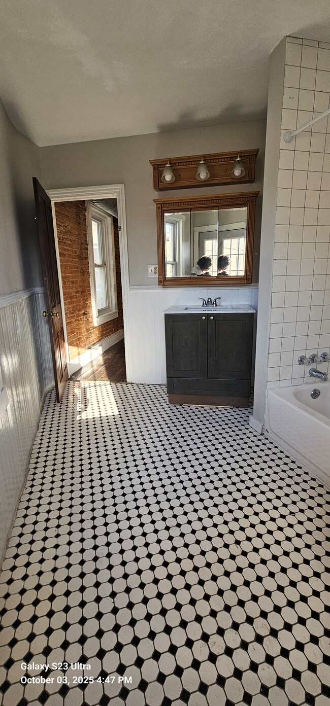 Building Photo - 424 S 5th St Unit 2