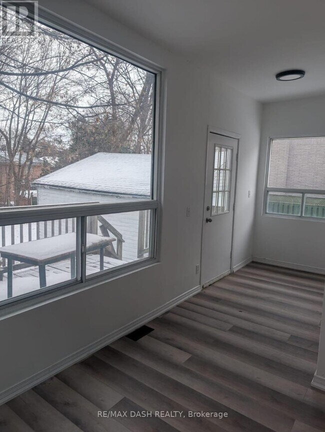 Photo - 547 Glencairn Ave