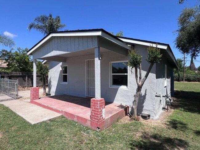 Photo - 230 W Pinedale Ave