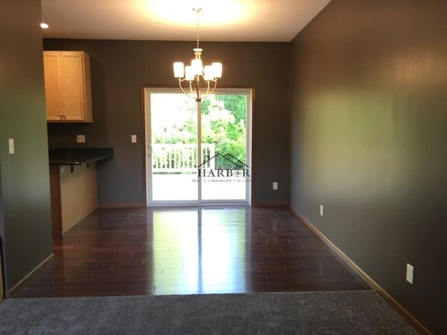 Photo - 3112 Rose Dr SE