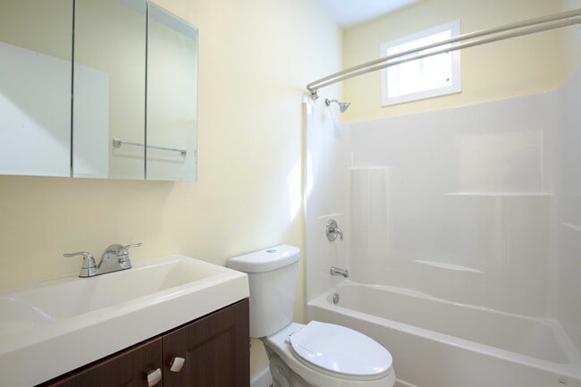 Photo - 1015-1019 W 85th St